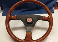 Volante in legno MOMO