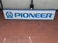 INSEGNA  LUMINOSA  PIONEER.