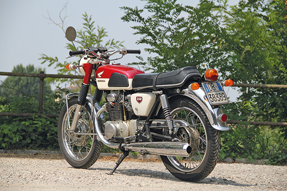 5 peugeot404bis