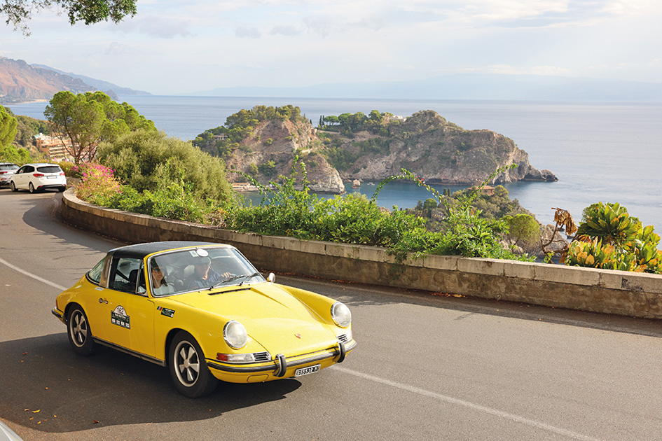 La Porsche 911 S Targa di Minussi Bygat terzi assoluti davanti allIsolabella di Taormina